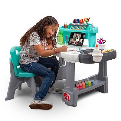 Step 2 Deluxe Creative Projects Kids Art Desk with Splat Mat