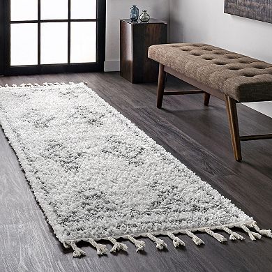 nuLOOM Mackie Moroccan Diamond Tassel Rug