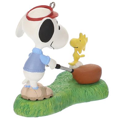 Peanuts Spotlight on Snoopy Golfer Snoopy 2019 Hallmark Keepsake Christmas Ornament