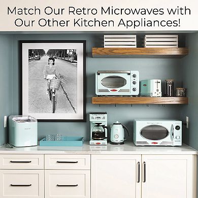 Nostalgia Electrics Retro Aqua 800-Watt Microwave Oven