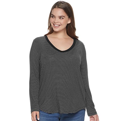 juniors xl shirt is what size in women's