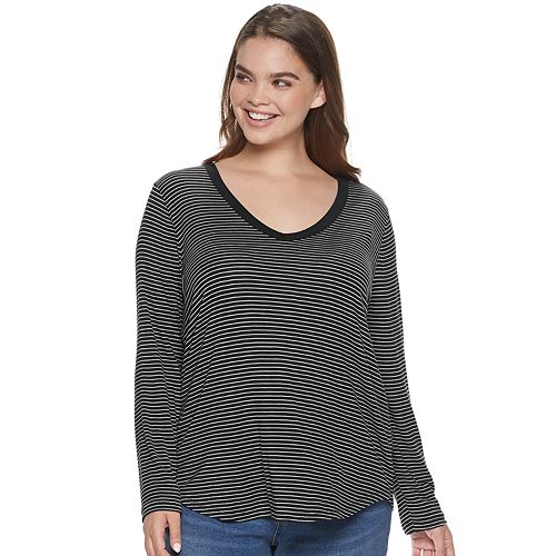 Juniors' Plus Size SO® V-Neck Long Sleeve Tee