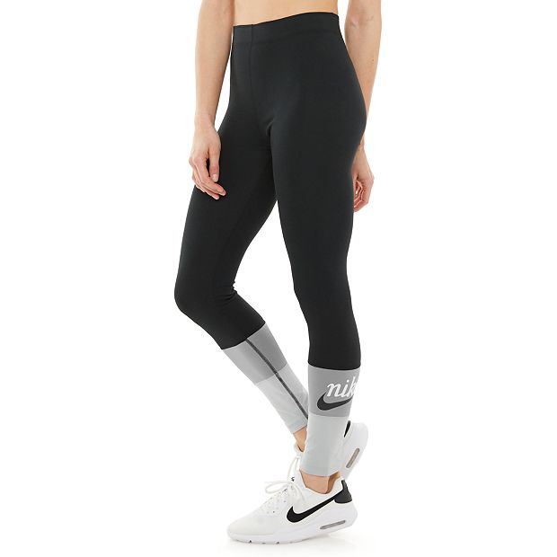 Nike Varsity Leggings in Black