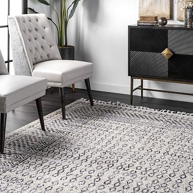 nuLOOM Claudia Diamond Tassel Area Rug