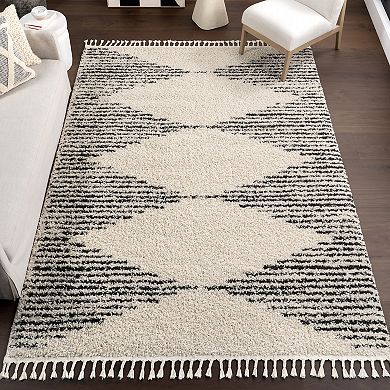 nuLOOM Bria Moroccan Diamond Tassel Rug