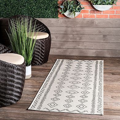 nuLOOM Serna Outdoor Rug