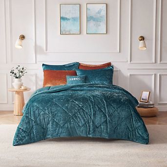 Intelligent Design Isabel Velvet Duvet Cover Set with Throw Pillow
