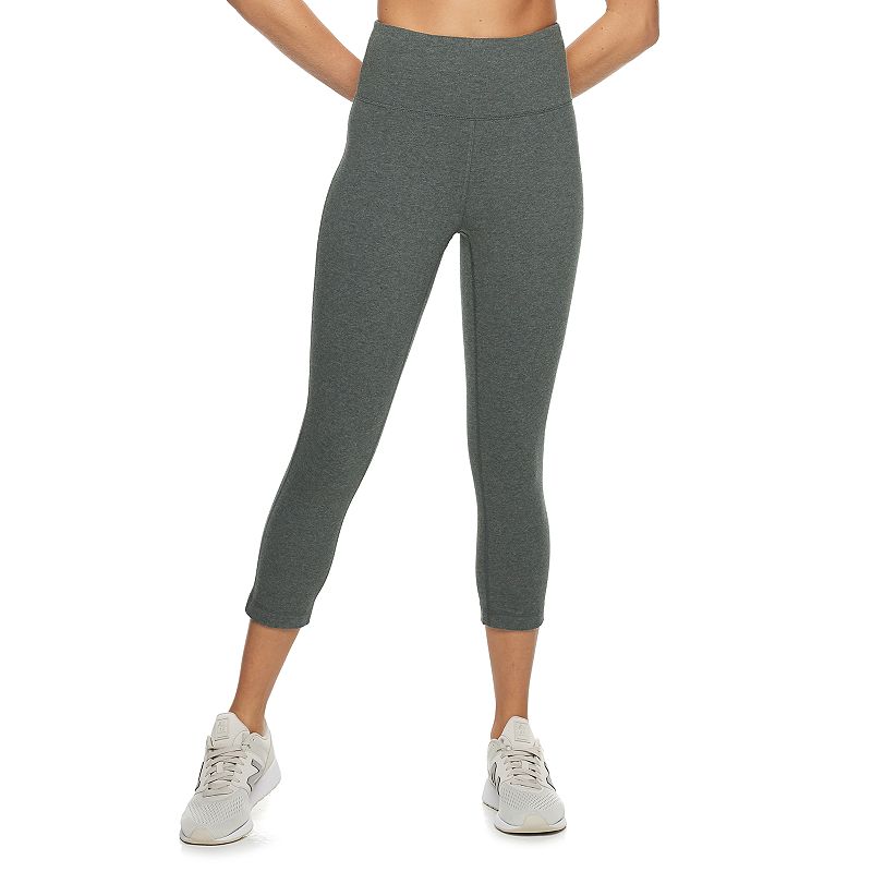 Petite Croft & Barrow® Tummy Control Capri Leggings