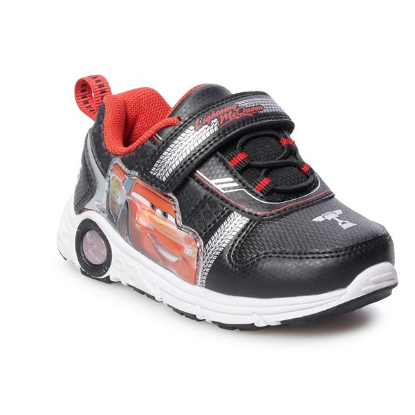 dette Distribuere let at håndtere Disney/Pixar Cars Lightning McQueen Toddler Boys' Light-Up Athletic Shoes