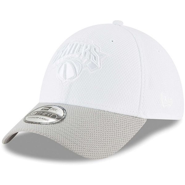 Men's New Era White New York Knicks Tone Tech Redux 39THIRTY Flex Hat