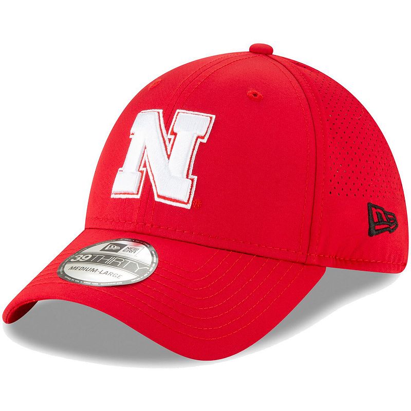 UPC 193324003441 product image for Men's New Era Scarlet Nebraska Cornhuskers Perforated Play 39THIRTY Flex Hat, Si | upcitemdb.com