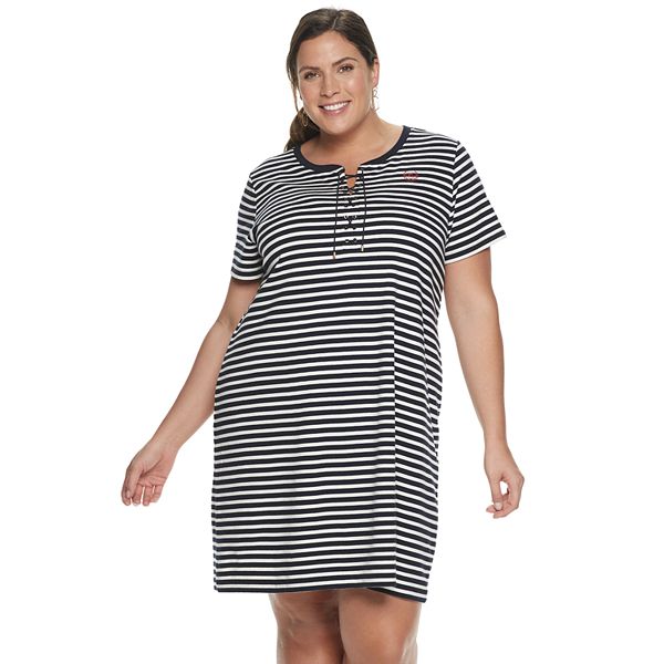 Gezamenlijke selectie Verplicht Vriend Plus Size Chaps T-Shirt Dress with Lace Up Neck Detail