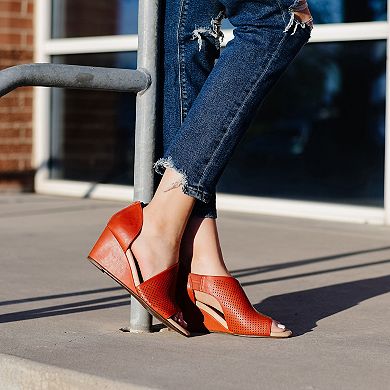 Journee Aretha Women's Wedge Sandals