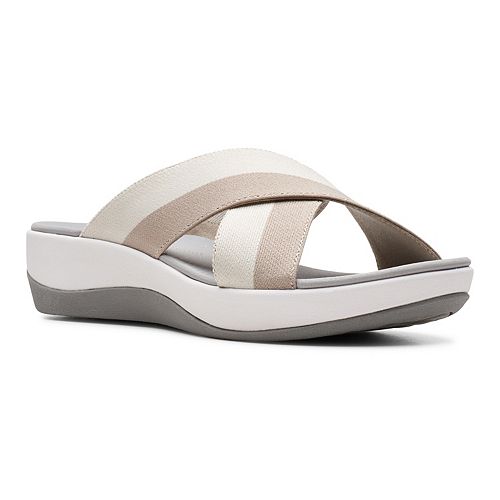 Clarks flip on sale flop sandals