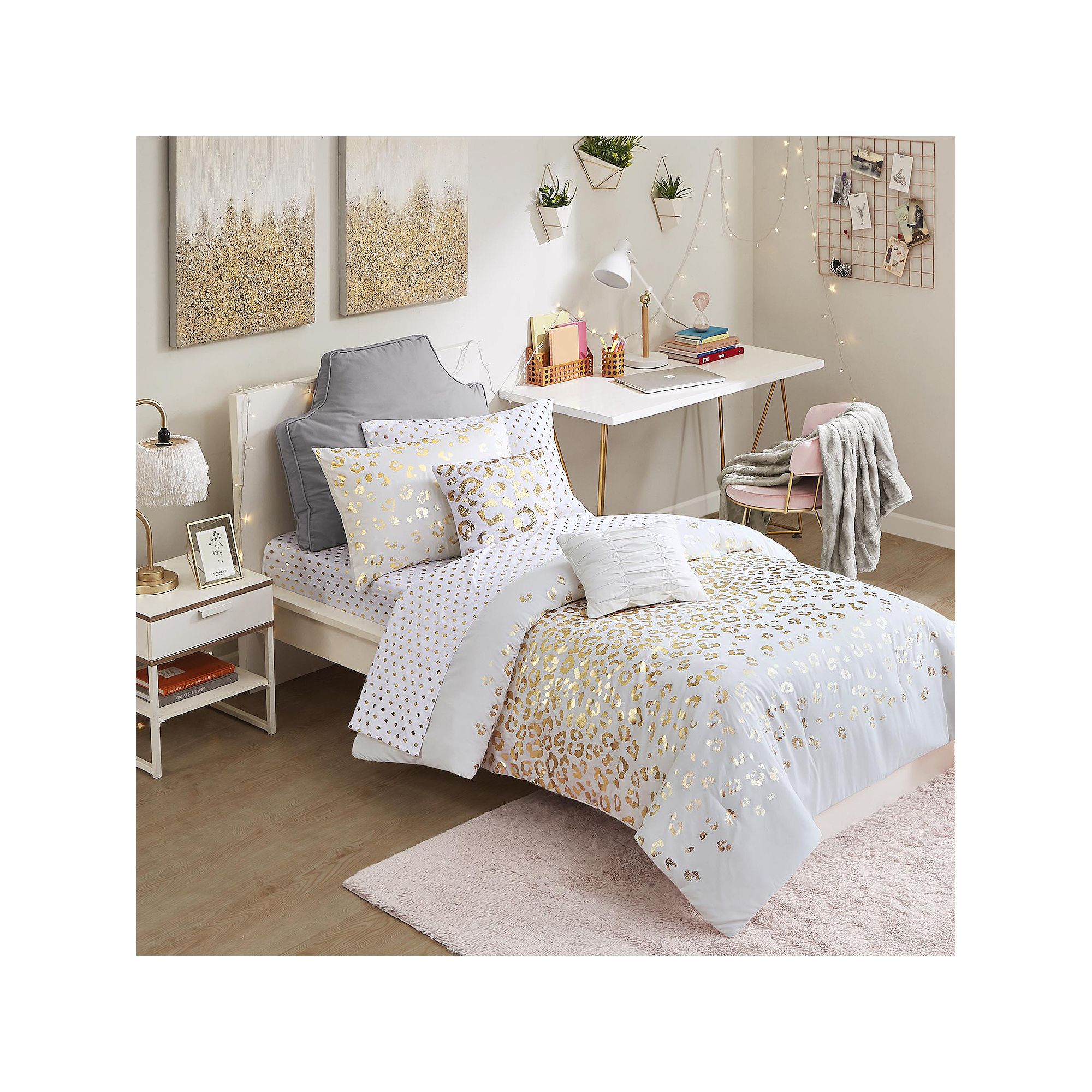 Intelligent Design Serena Metallic Animal Printed Comforter Set and Throw P