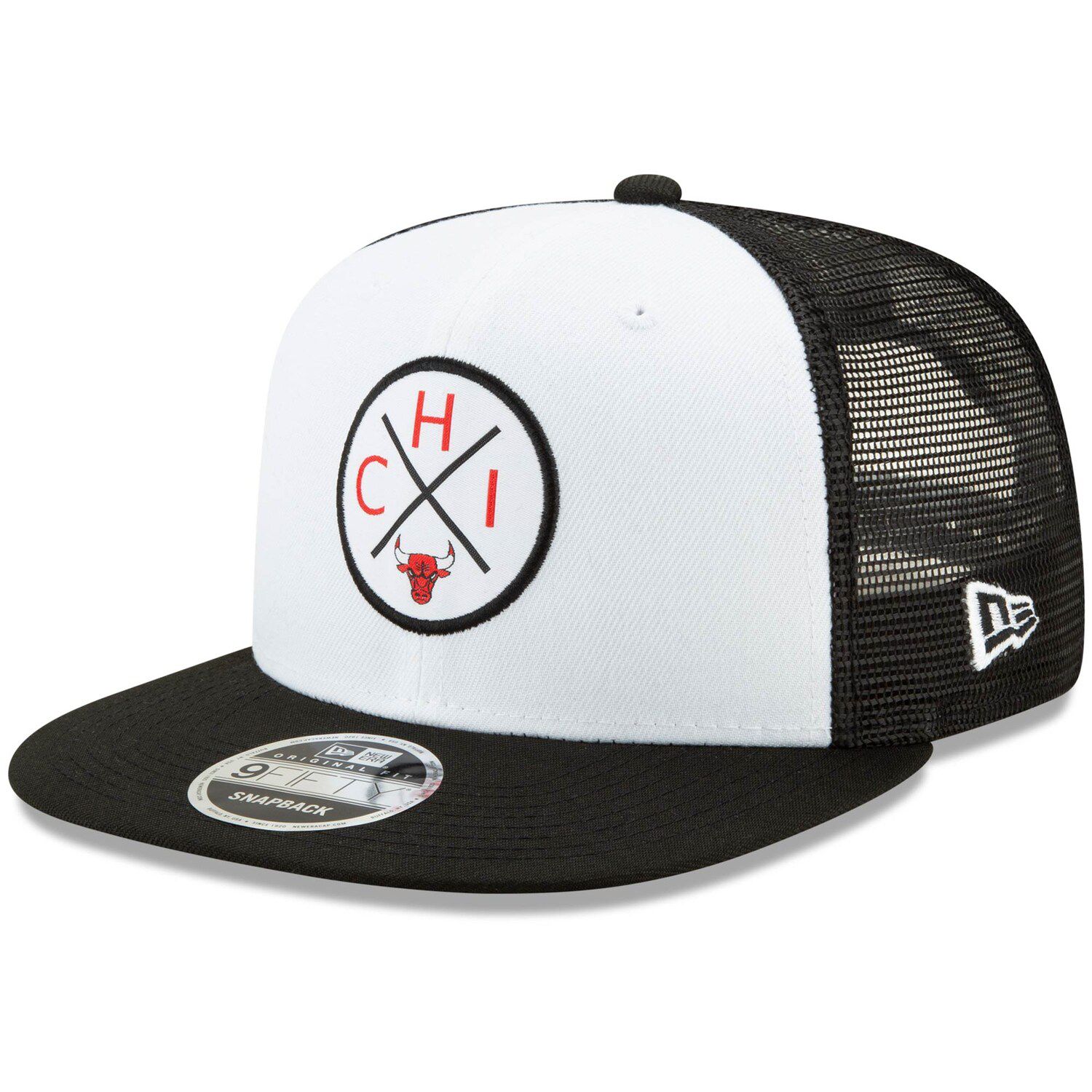 white and black chicago bulls snapback