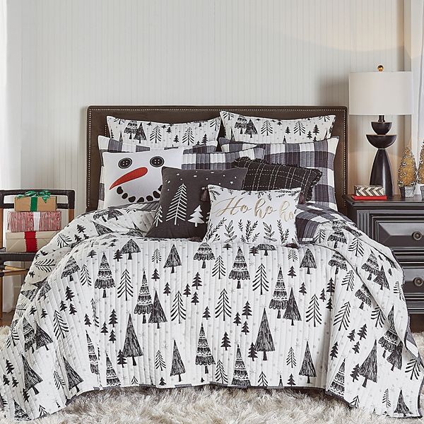 Northern Star Holiday Quilt Set - One King Quilt and Two King Pillow Shams Black - Levtex Home