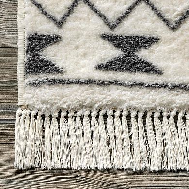 nuLOOM Adele Pendant Tribal Area Rug