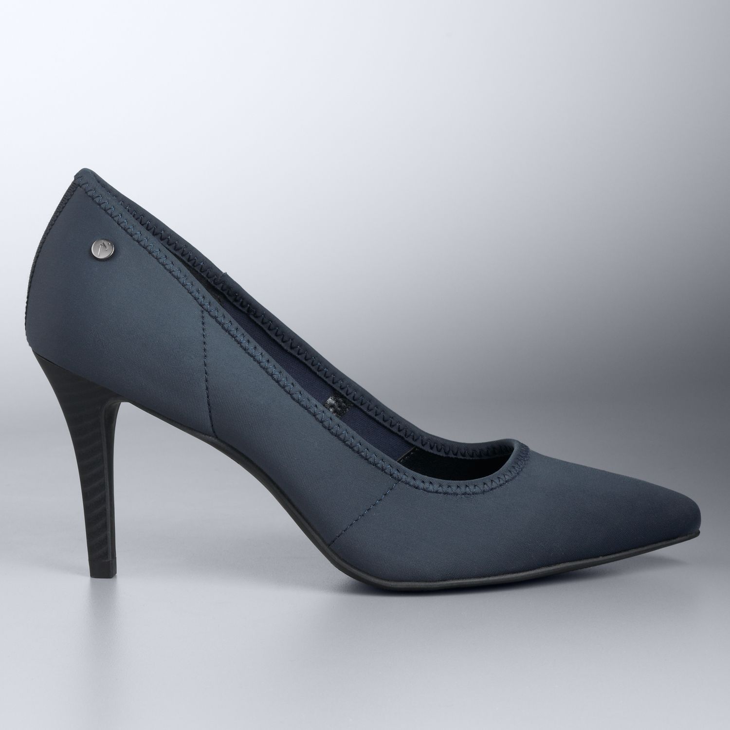 vera wang pumps