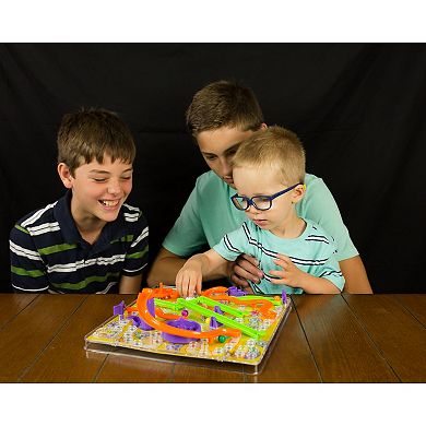 New Entertainment 3D Snakes & Ladders