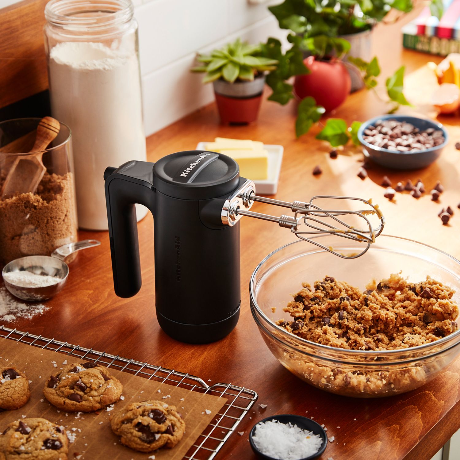 7 Speed Cordless Hand Mixer 5KHMB732 - Thumbnail 2