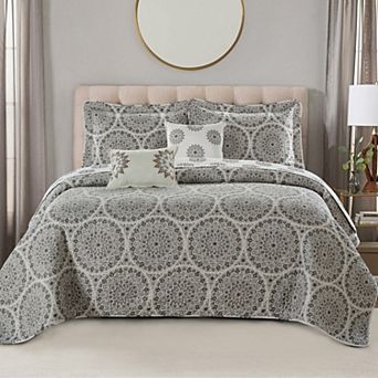 Serenta 6 pc Medallion Quilt Set with Coordinating Throw Pillows