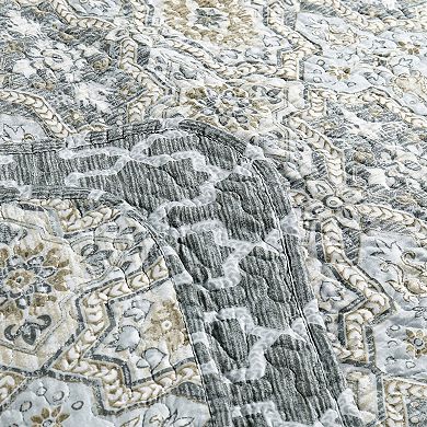 Serenta Lanza 5-piece Quilt Set with Coordinating Throw Pillows