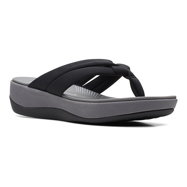 Clarks black hot sale flip flops