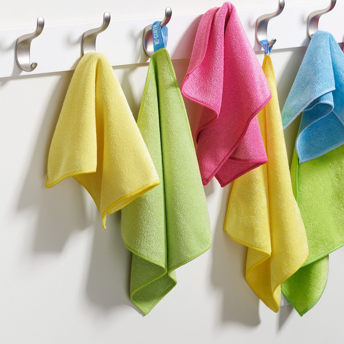 LIVAIA Microfiber Cleaning Cloth: 2 Microfiber Cleaning Cloths for Cars –  Car Wash Cloths for Cleaning, Car Cleaning Products, Car Wash Kit Car Care
