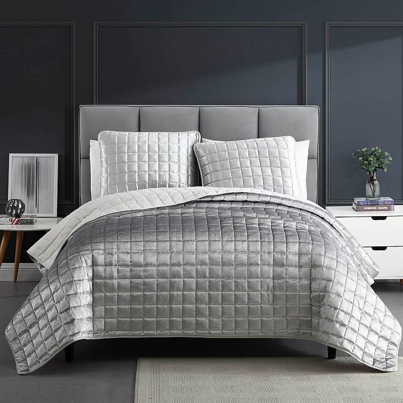 Riverbrook Home Lyndon 3-Piece Quilt Set and Shams, Grey, Queen