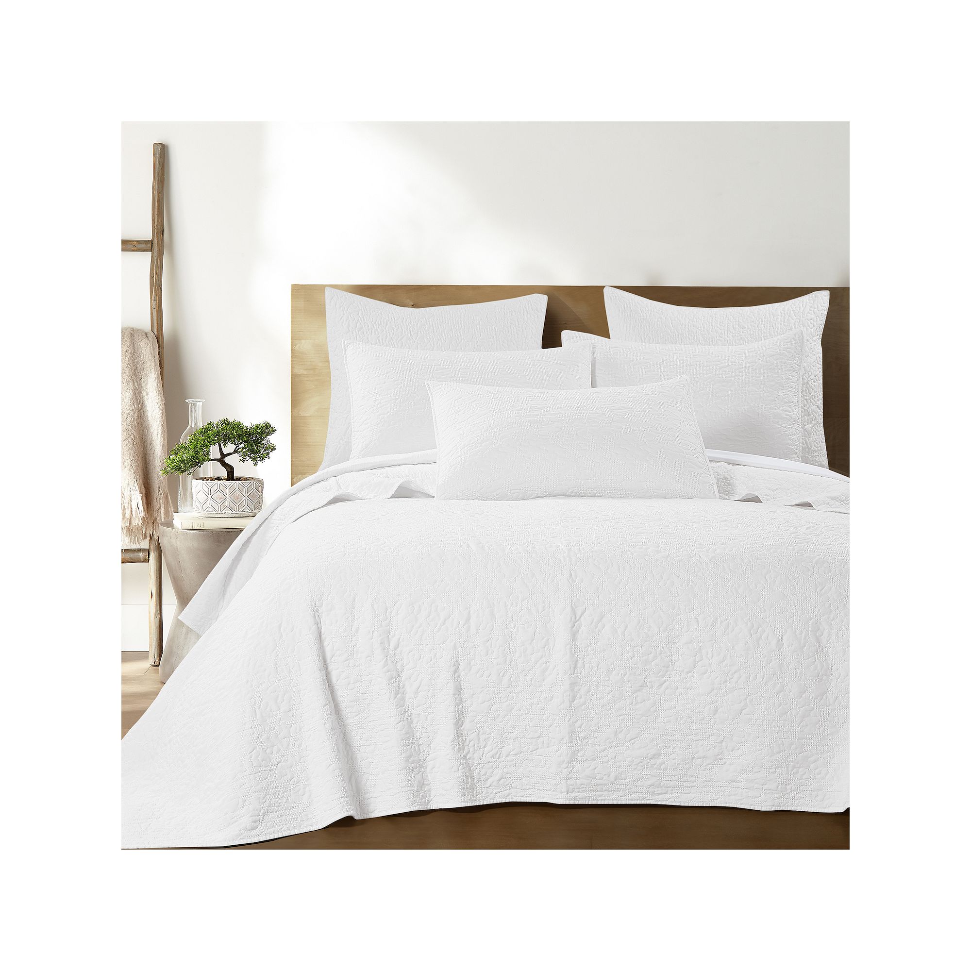 Homthreads Emory Quilt Set & Shams, White