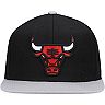 Men's Mitchell & Ness Black Chicago Bulls Core Basic Snapback Hat