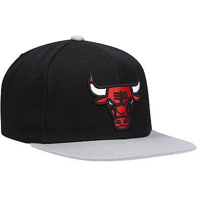 Men's Mitchell & Ness Black Chicago Bulls Core Basic Snapback Hat