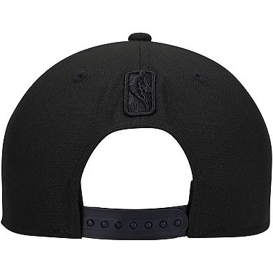 Men's New Era Milwaukee Bucks Black On Black 9FIFTY Snapback Hat