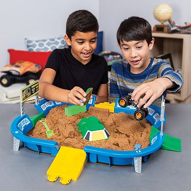 Monster Jam Monster Dirt Arena 24-Inch Playset with Monster Dirt and Exclusive 1:64 Scale Die-Cast Monster Jam Truck