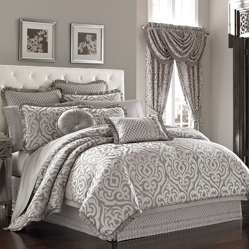 J. Queen New York Luxembourg 4-piece Silver Damask Comforter Set California King