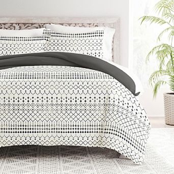 Home Collection Premium Ultra Soft Etched Gate Pattern Reversible Duvet Cover Set