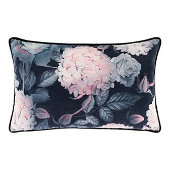 Decor 140 Rafaela Traditional Throw Pillow