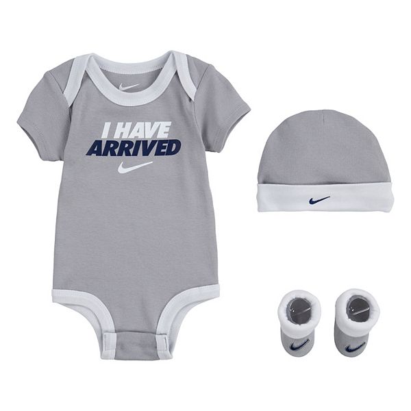 Nike newborn boy clothes best sale