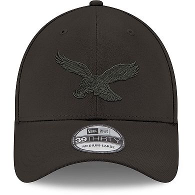 Men's New Era Philadelphia Eagles Black On Black Historic Logo 39THIRTY Flex Hat