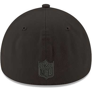 Men's New Era Philadelphia Eagles Black On Black Historic Logo 39THIRTY Flex Hat