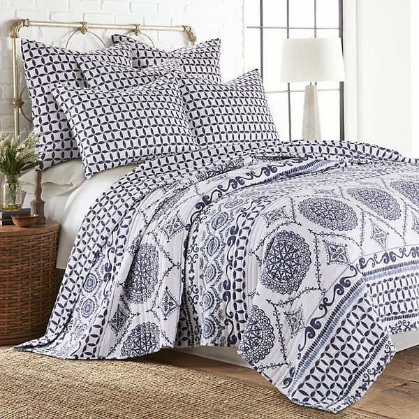 Homthreads Valentina Quilt Set and Shams