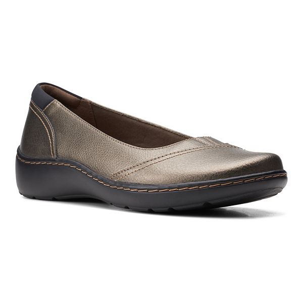 Clarks women's 2025 flat shoes