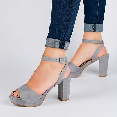 Journee Nairri Women's Pumps
