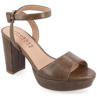 Journee Nairri Women's Pumps