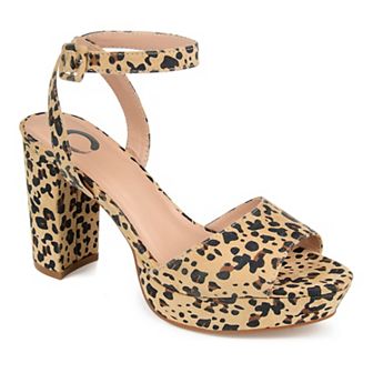 Journee Nairri Women's Pumps