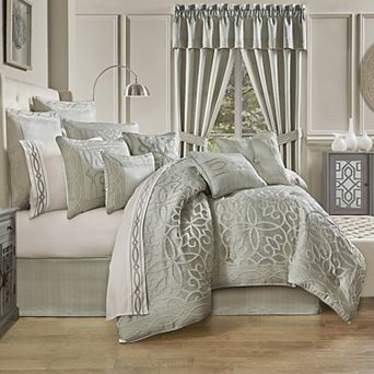 Five Queens Court Nouveau Comforter Set with Shams