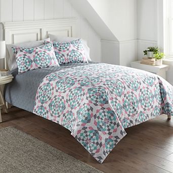 Shavel Home Seersucker Quilt Set with Shams