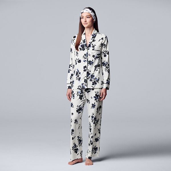 Women's Petite Pajamas Set on Women Guides