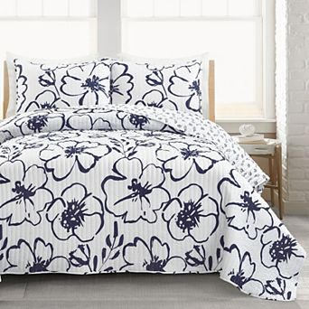 Lush Decor Scandinavian Floral Quilt Set with Shams